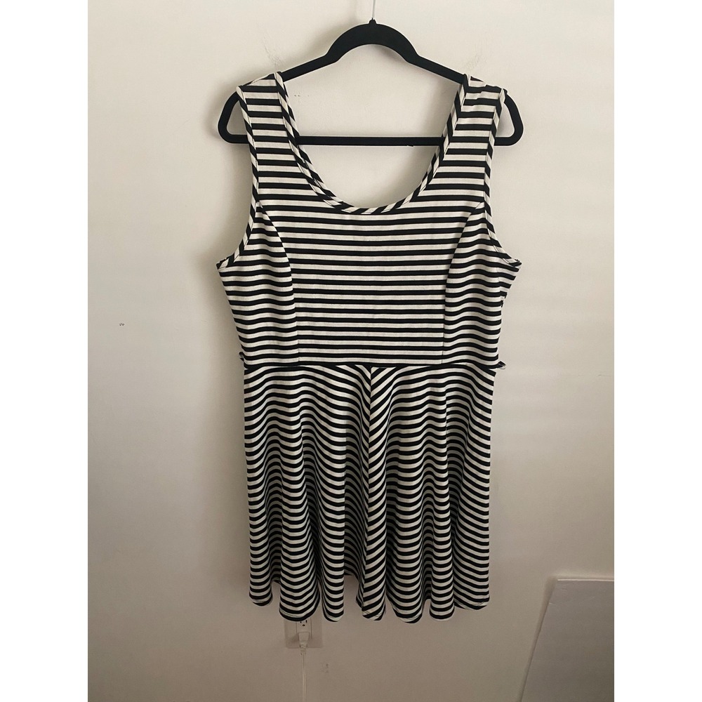 Zenobia Women Black White Striped Sleeveless Skater‎ Fit Flare Dress Scoop Neck